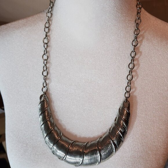Silver-Toned Crescent Statement Necklace With Chain Link Design & Lobster Clasp - Picture 1 of 5